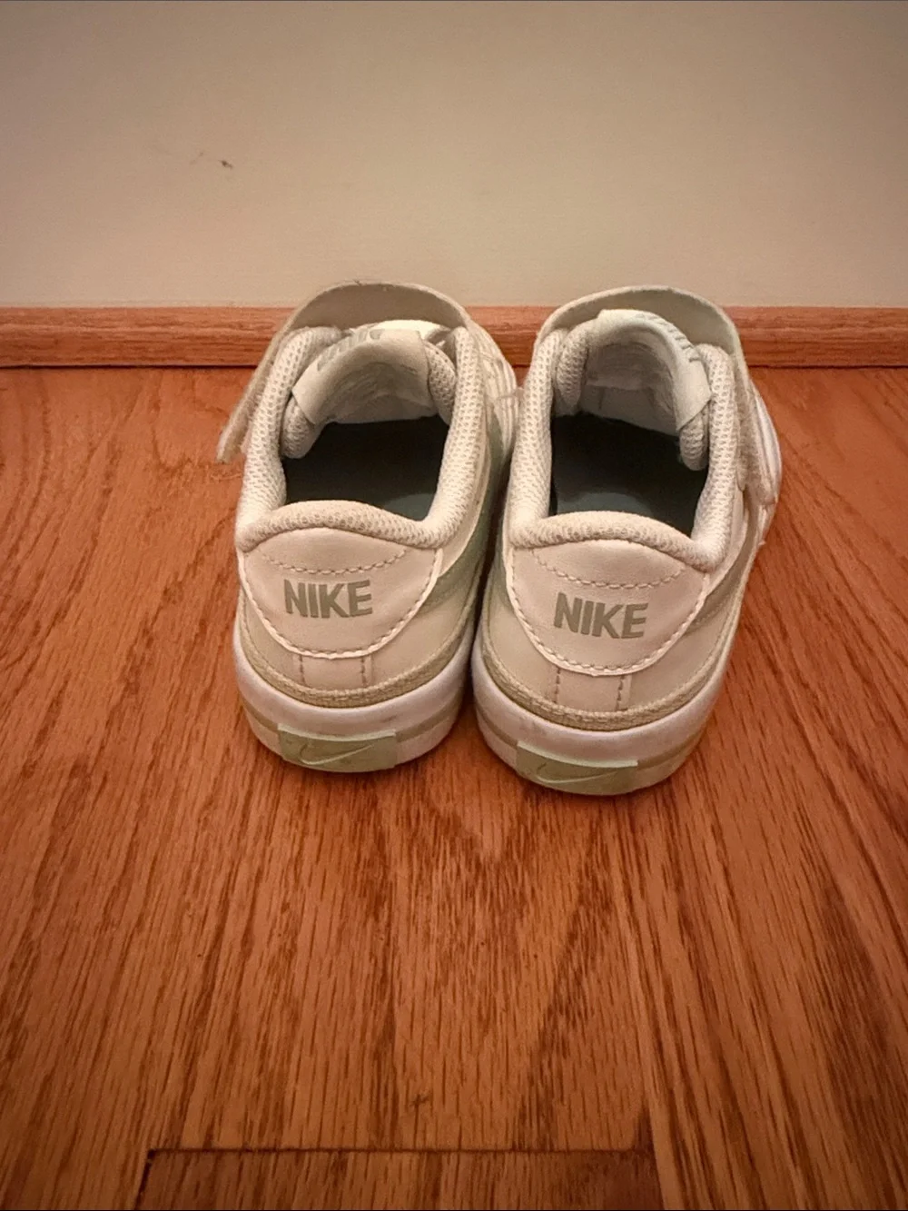 Nike Kids Court Legacy White Honeydew Mint Sneakers Size 11C DA5381-005